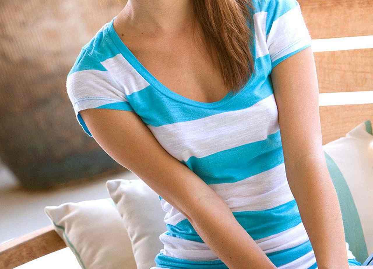 Cute teen Ashley Doll makes her nude modelling debut on bench outdoors Cute teen Ashley Doll makes her nude modelling debut on bench outdoors